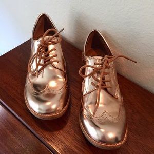 Gianni Bini Lace Up Oxford/Saddle Shoes in GOLD!